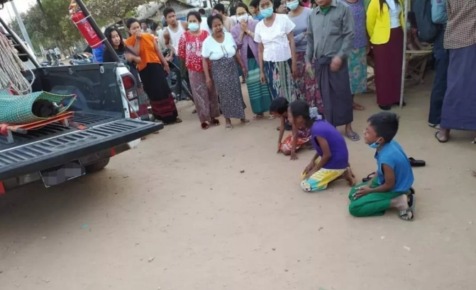 新百胜公司平台缅甸街头一幕：父母双亡，3个孩子跪地嚎啕大哭！