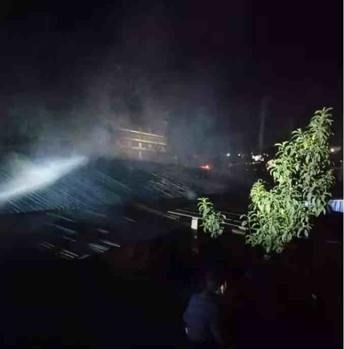 缅甸果敢老街福安公园（311公园）一家餐饮店起火
