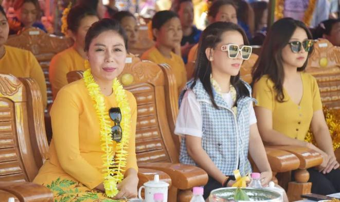 缅甸果敢自治区领导出席参加老街军分区司令部、地区企业分别举办的开幕仪式